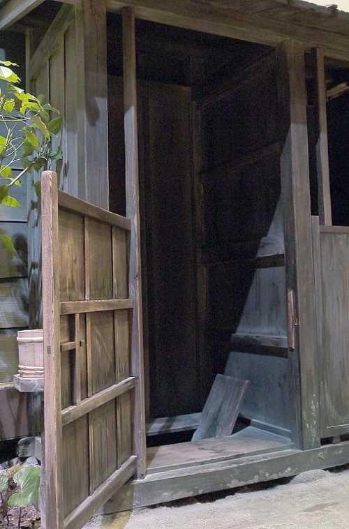 「深川江戸資料館」江戸の下町を再現した長屋の共同トイレ