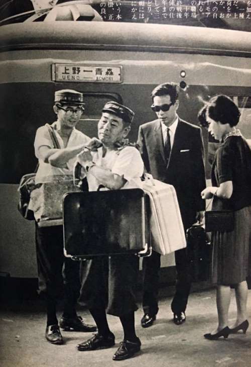 1967年、上野駅の赤帽さん